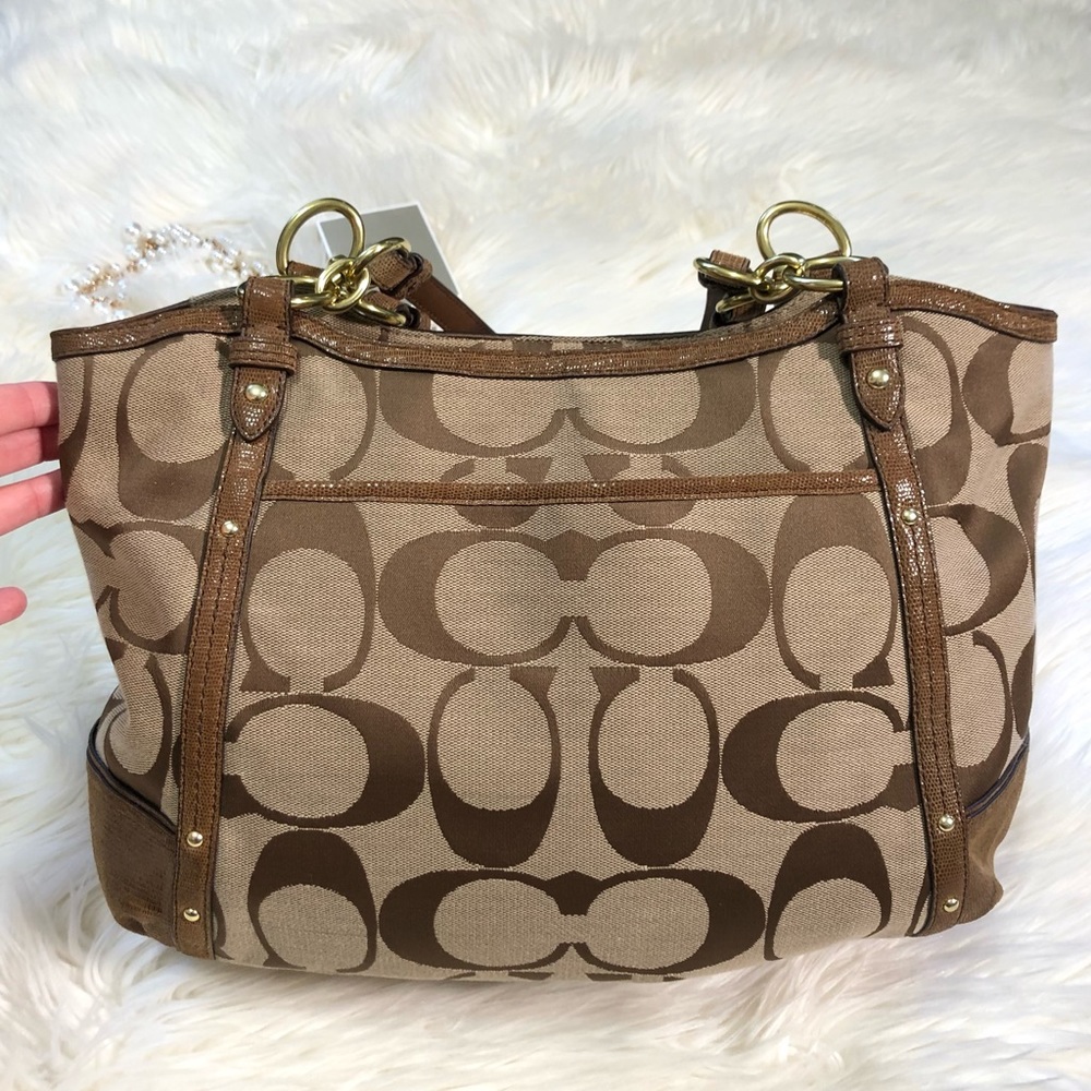Large Coach Signature Logo Handbag With Gold Hardware - Picture 5 of 16